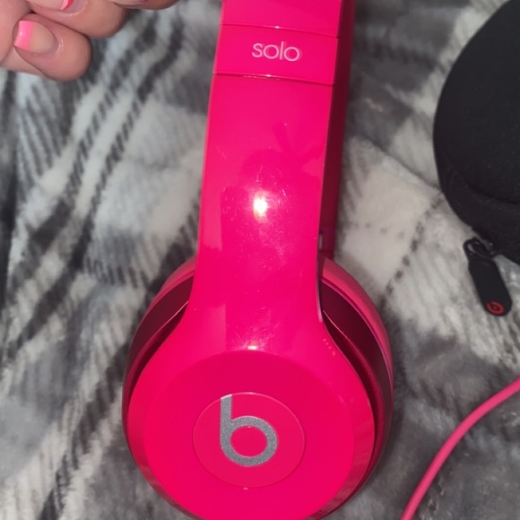 Hot Pink Beat Wired Headphones - Picture 4 of 6